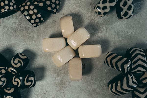 BATIK BONE NAPKIN RINGS (SET OF 6) - KENYA - Image 3